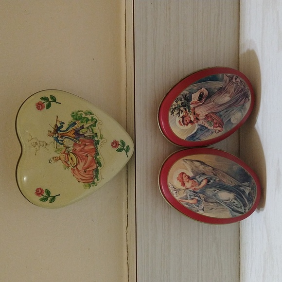 Vintage Designed by Daher Heart Tin & Pair Of 1985 Mrs. Grossman's Paper Co Tins - Picture 2 of 6